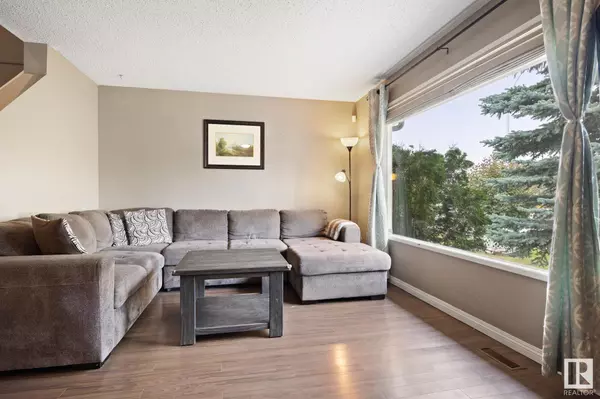 Edmonton, AB T6L 3R1,4911 35 AV NW